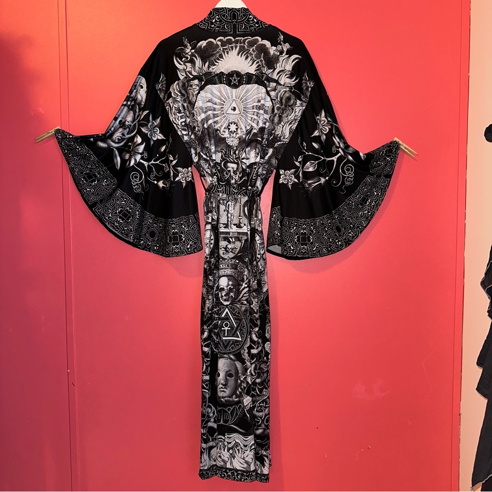 New Blackmilk Til Death Do Us Part Swan Kimono RARE limited 🖤